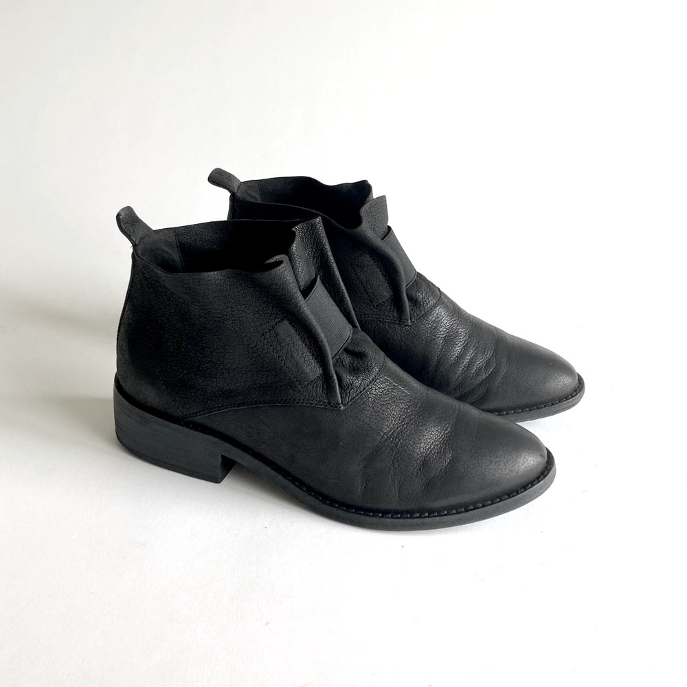 Eileen Fisher Black Genuine Leather Elastic Band Booties size 7